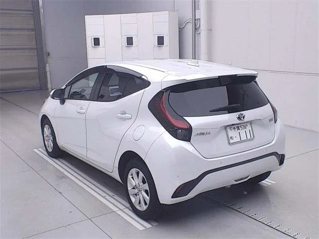Toyota AQUA — фото 2