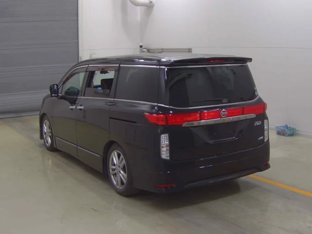 Nissan ELGRAND — фото 2