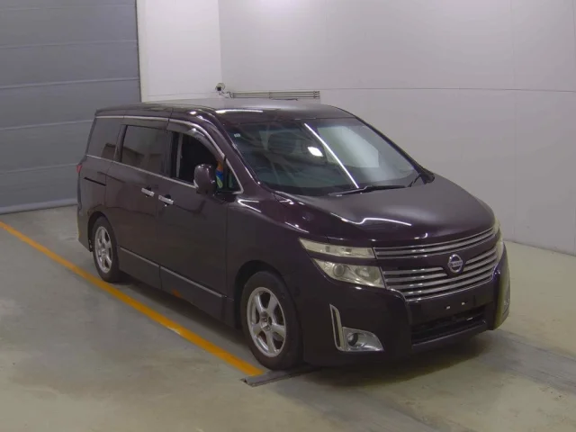 Nissan ELGRAND — фото 1