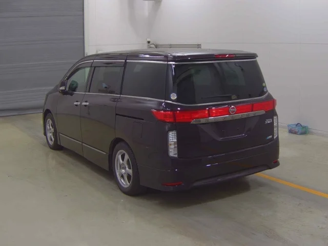 Nissan ELGRAND — фото 2