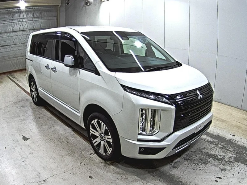 Mitsubishi DELICA — фото 1