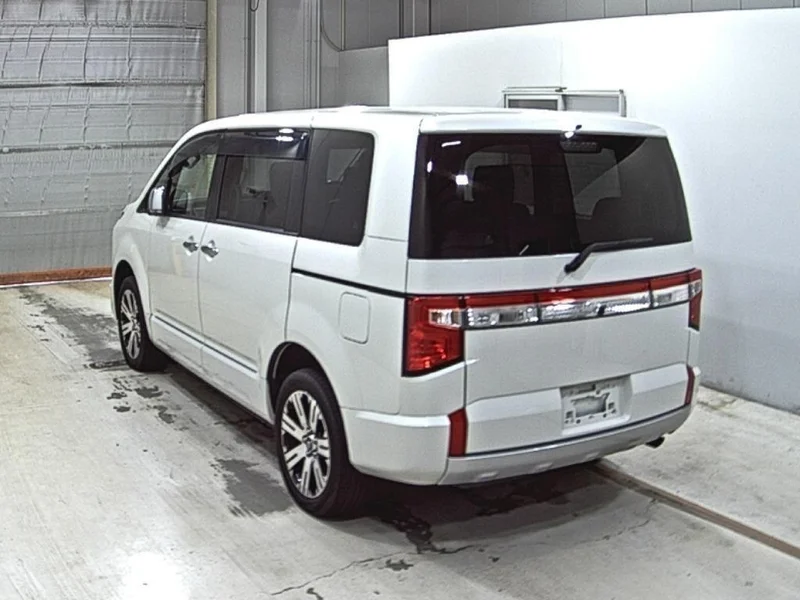 Mitsubishi DELICA — фото 2