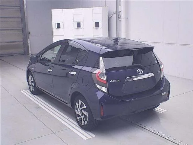 Toyota AQUA — фото 2