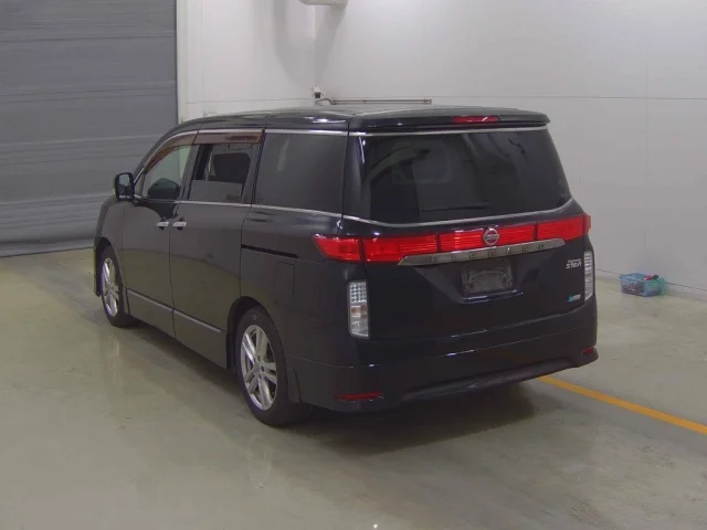 Nissan ELGRAND — фото 2