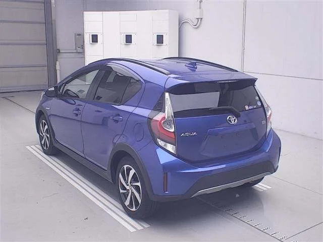 Toyota AQUA — фото 2