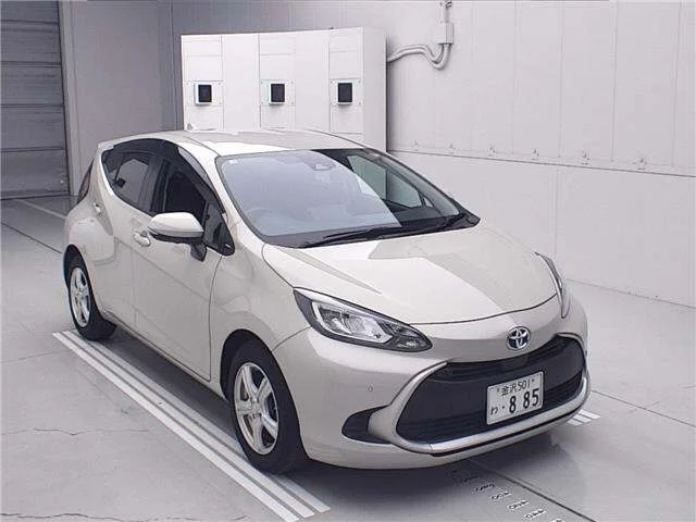Toyota AQUA — фото 1