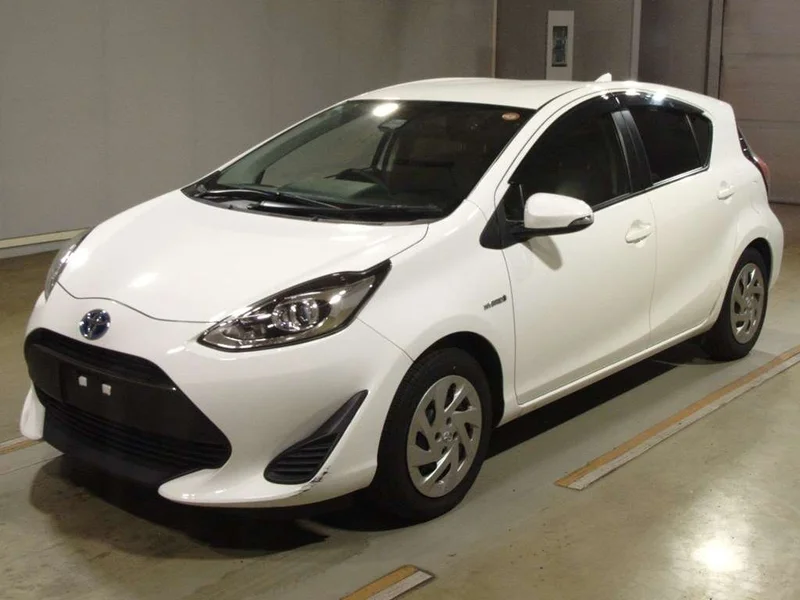 Toyota AQUA — фото 1