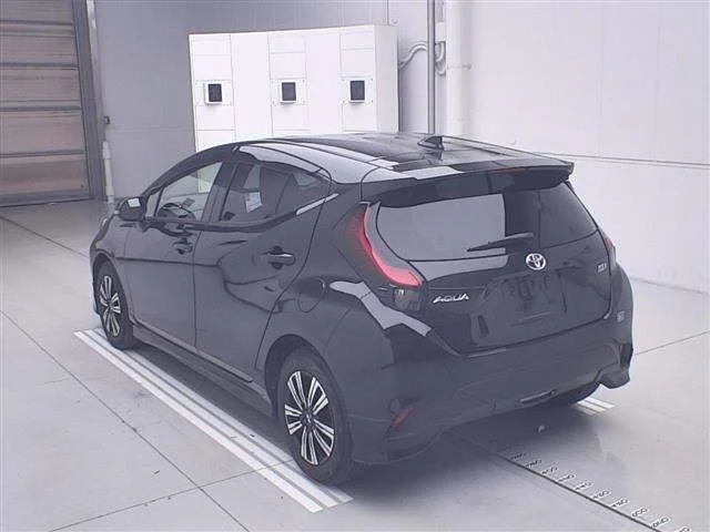 Toyota AQUA — фото 2