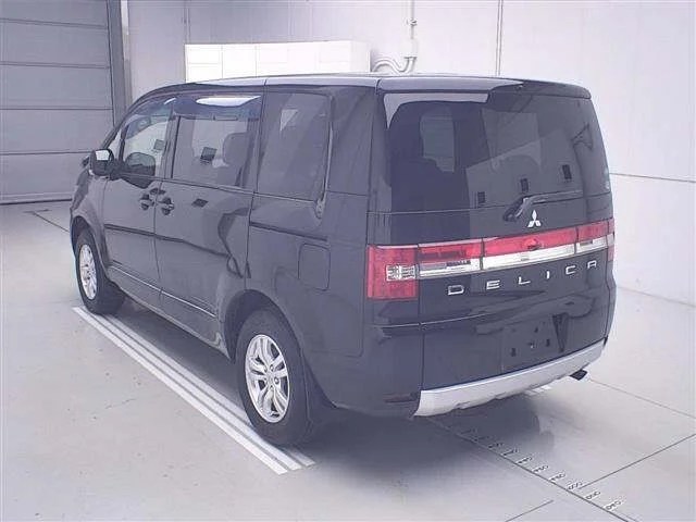 Mitsubishi DELICA D5 — фото 2