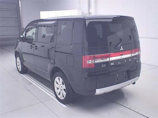 Mitsubishi DELICA D5 — фото 2