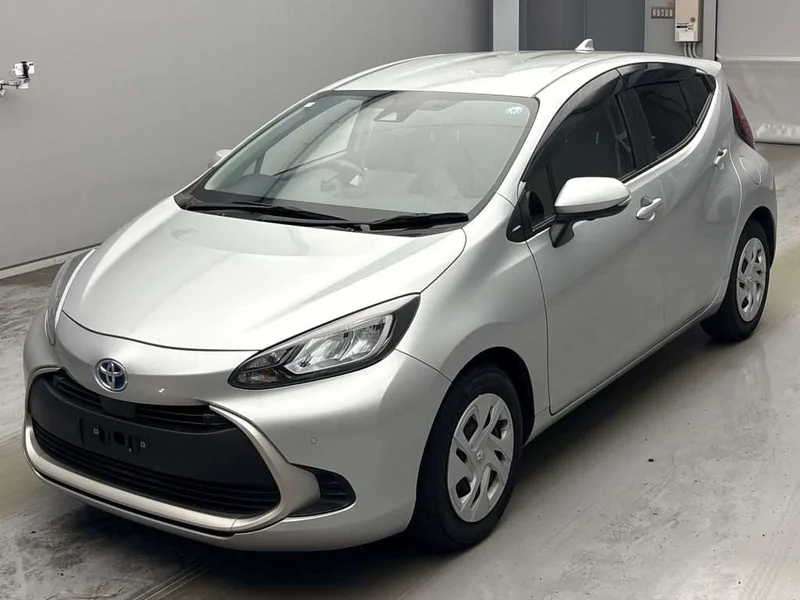 Toyota AQUA — фото 1