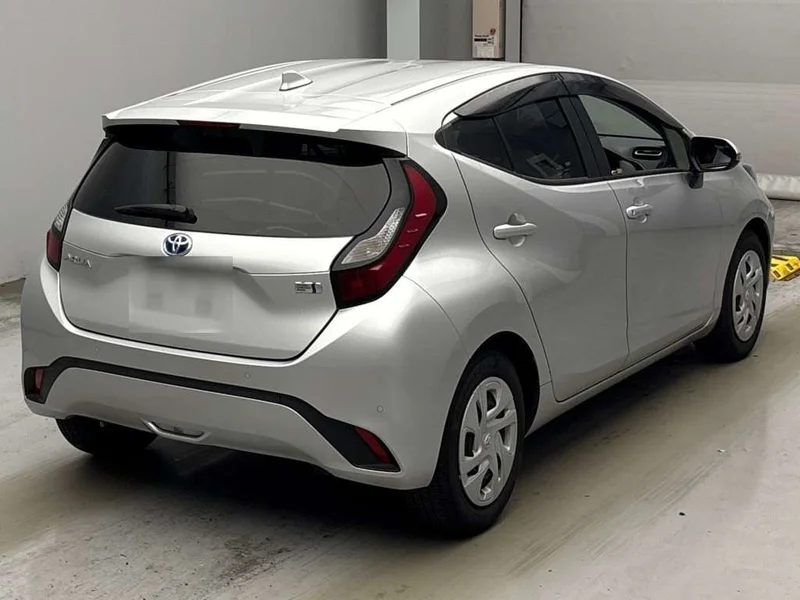 Toyota AQUA — фото 2