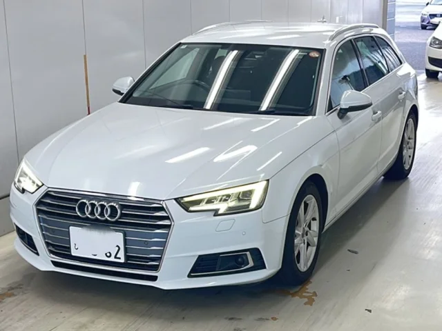 Audi A4 — фото 1
