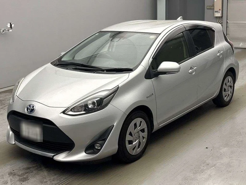 Toyota AQUA — фото 1