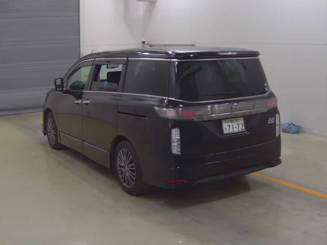 Nissan ELGRAND — фото 2