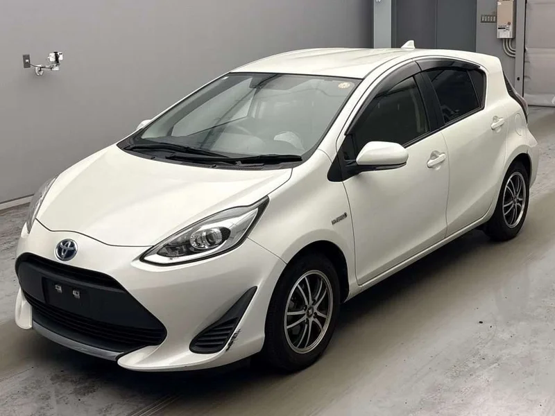 Toyota AQUA — фото 1