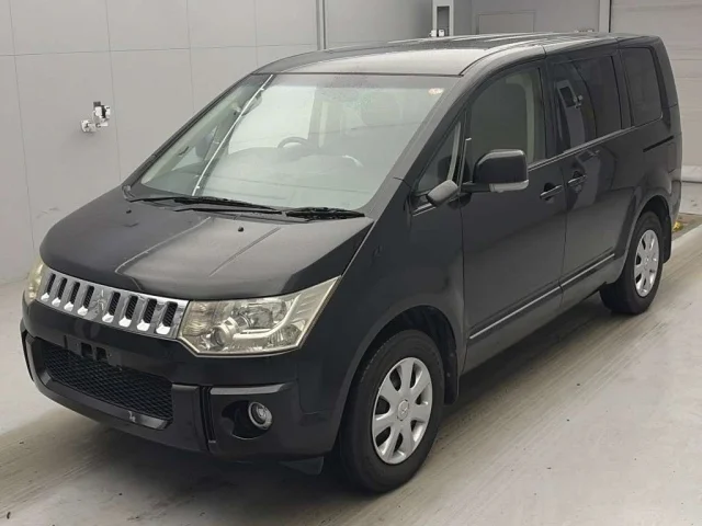 Mitsubishi DELICA D5 — фото 1