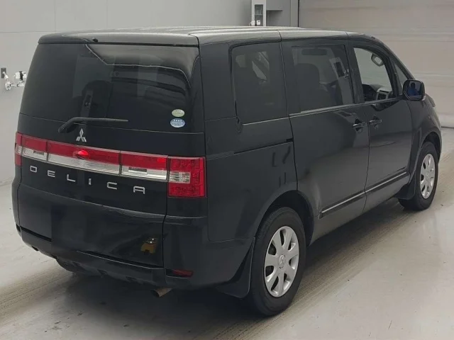 Mitsubishi DELICA D5 — фото 2