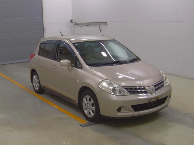 Nissan TIIDA — фото 1