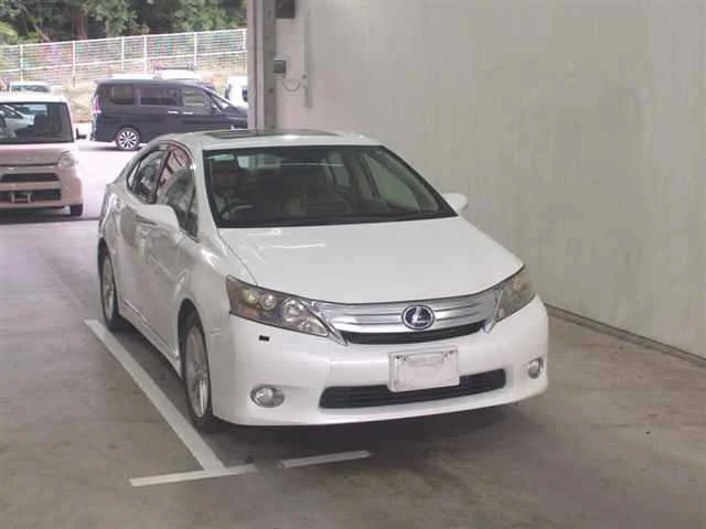 Lexus HS — фото 1