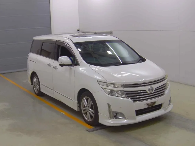 Nissan ELGRAND — фото 1