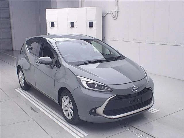 Toyota AQUA — фото 1
