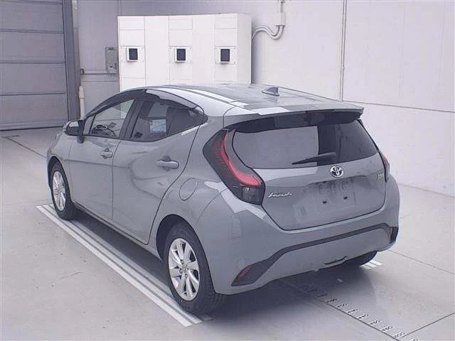 Toyota AQUA — фото 2
