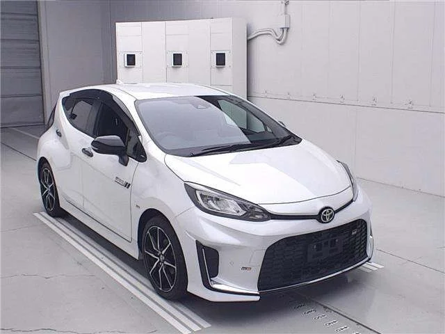 Toyota AQUA — фото 1