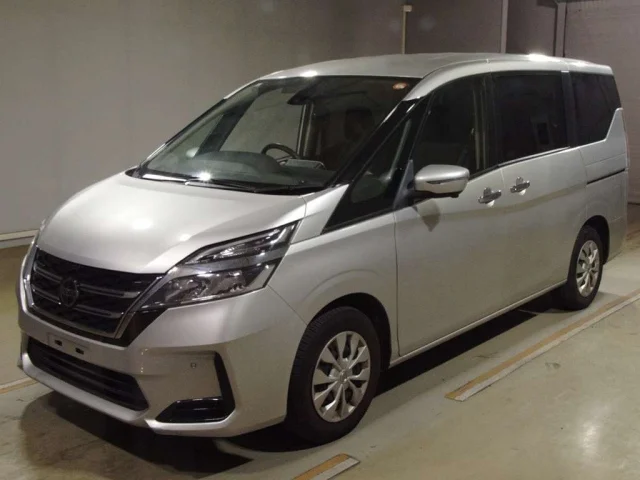 Nissan SERENA — фото 1