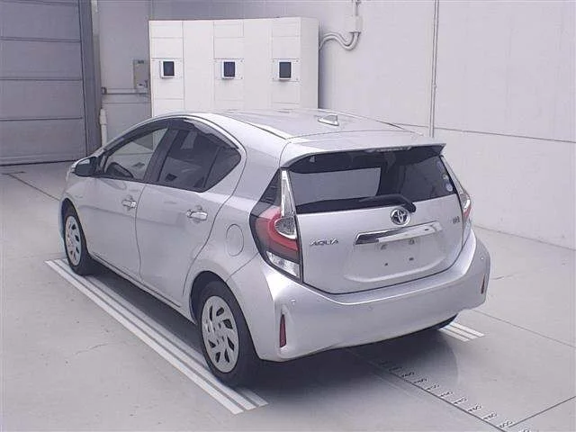 Toyota AQUA — фото 2