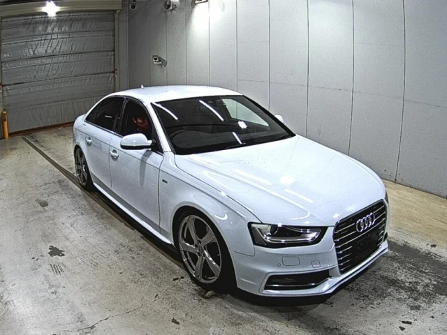 Audi A4 — фото 1