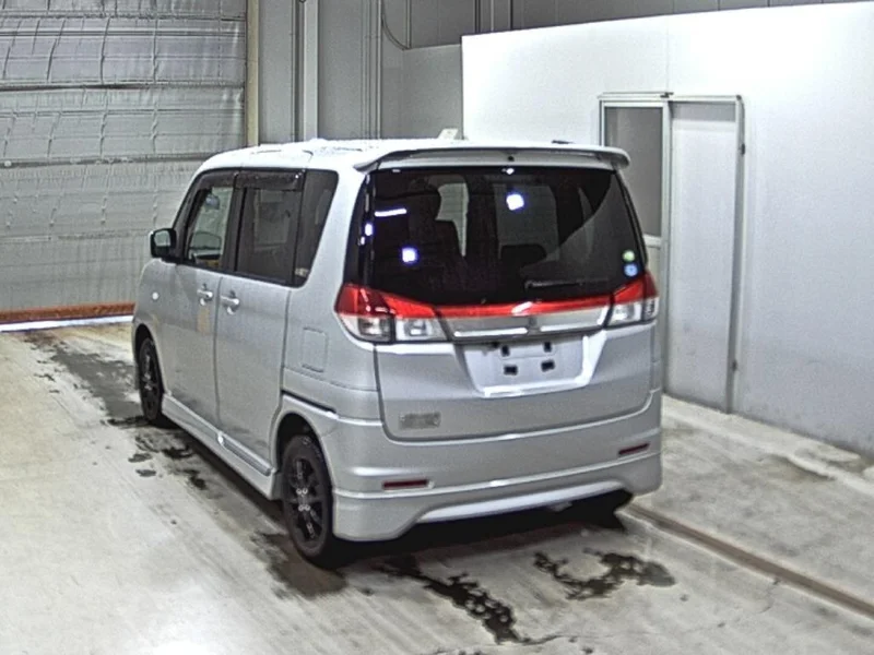 Mitsubishi DELICA D2 — фото 2