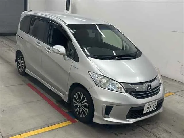Honda FREED HYBRID — фото 1