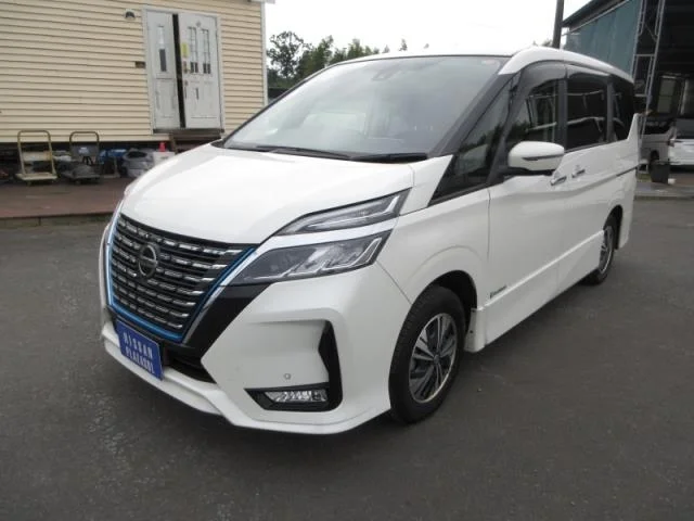 Nissan SERENA — фото 1