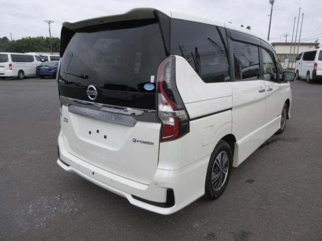 Nissan SERENA — фото 2