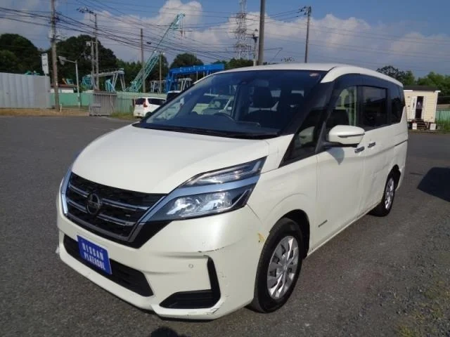 Nissan SERENA — фото 1