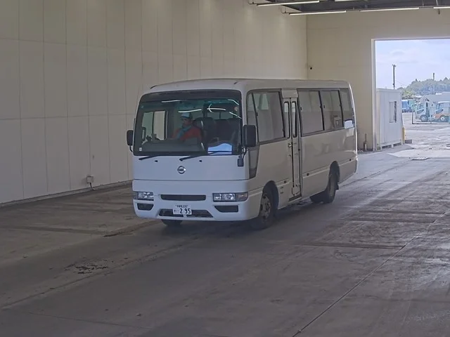 Nissan CIVILIAN — фото 1