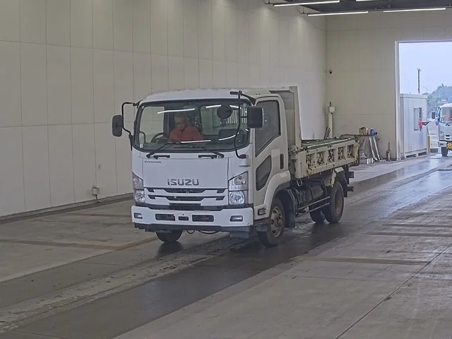 Isuzu FORWARD — фото 1