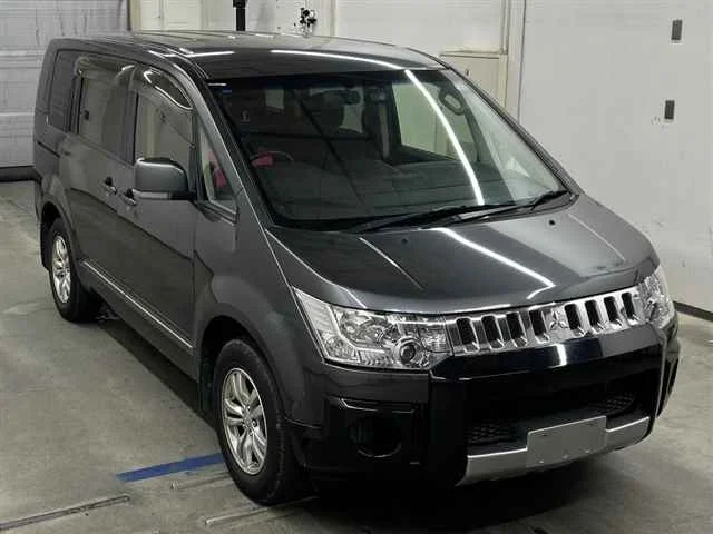 Mitsubishi DELICA D5 — фото 1