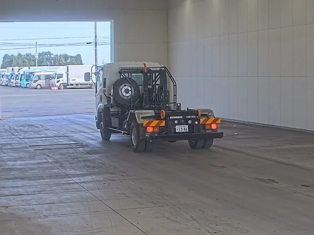 Isuzu FORWARD — фото 2