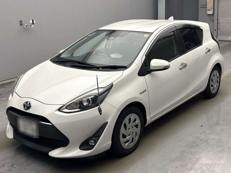Toyota AQUA — фото 1