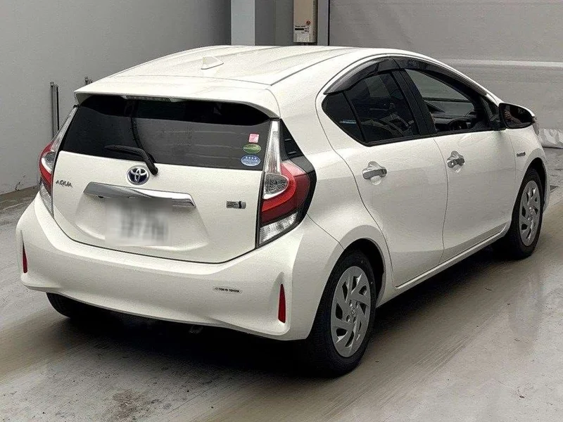 Toyota AQUA — фото 2