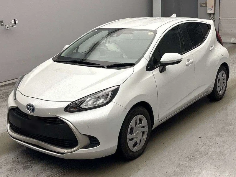 Toyota AQUA — фото 1