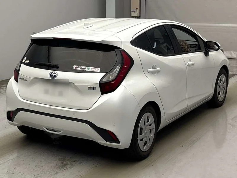 Toyota AQUA — фото 2