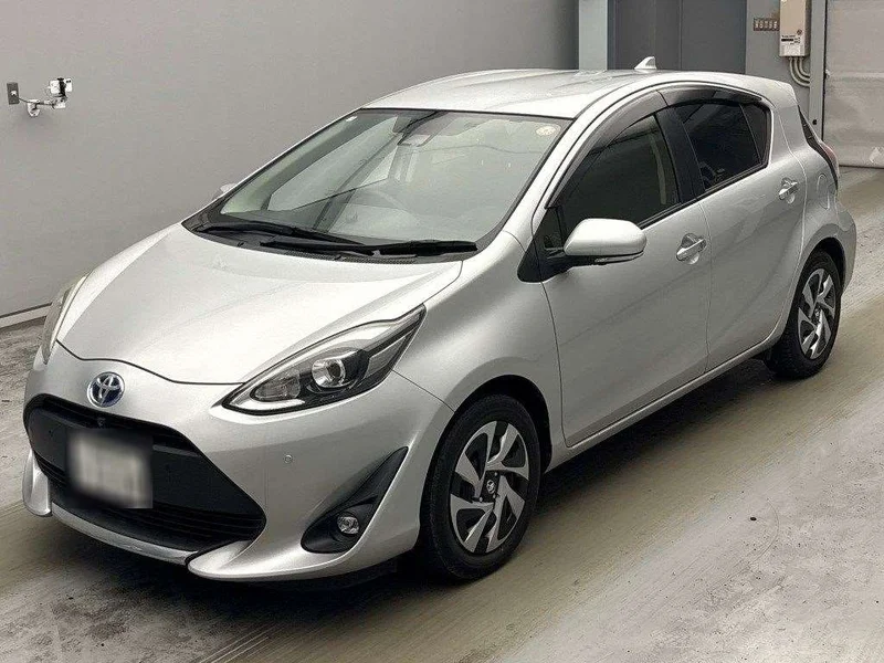 Toyota AQUA — фото 1