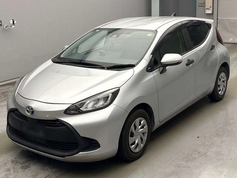 Toyota AQUA — фото 1
