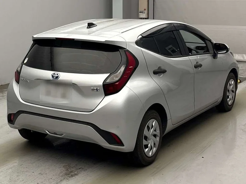 Toyota AQUA — фото 2