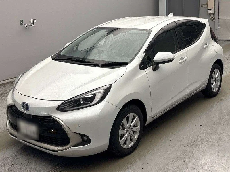 Toyota AQUA — фото 1