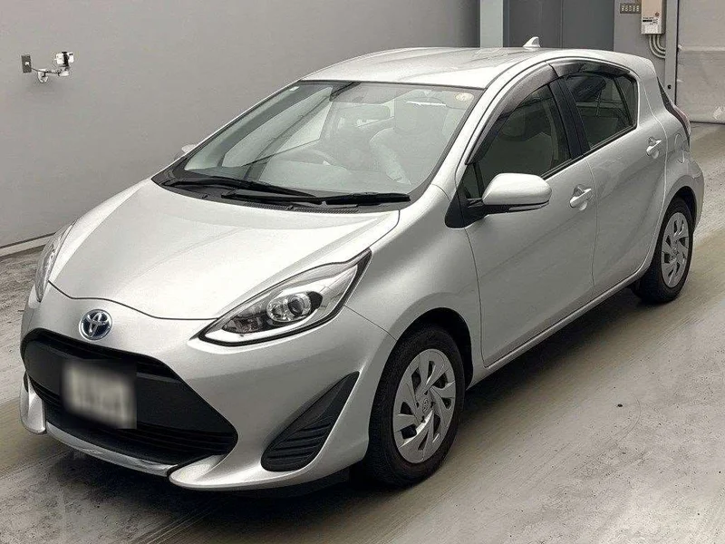 Toyota AQUA — фото 1
