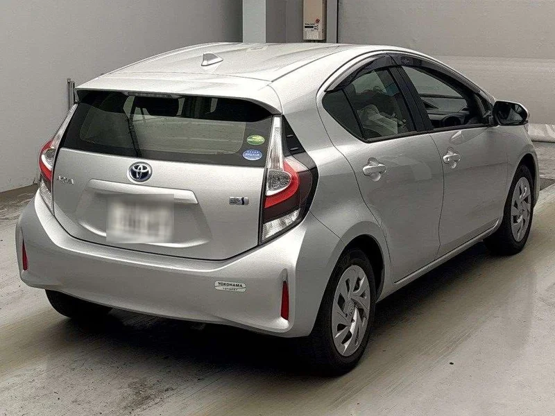 Toyota AQUA — фото 2